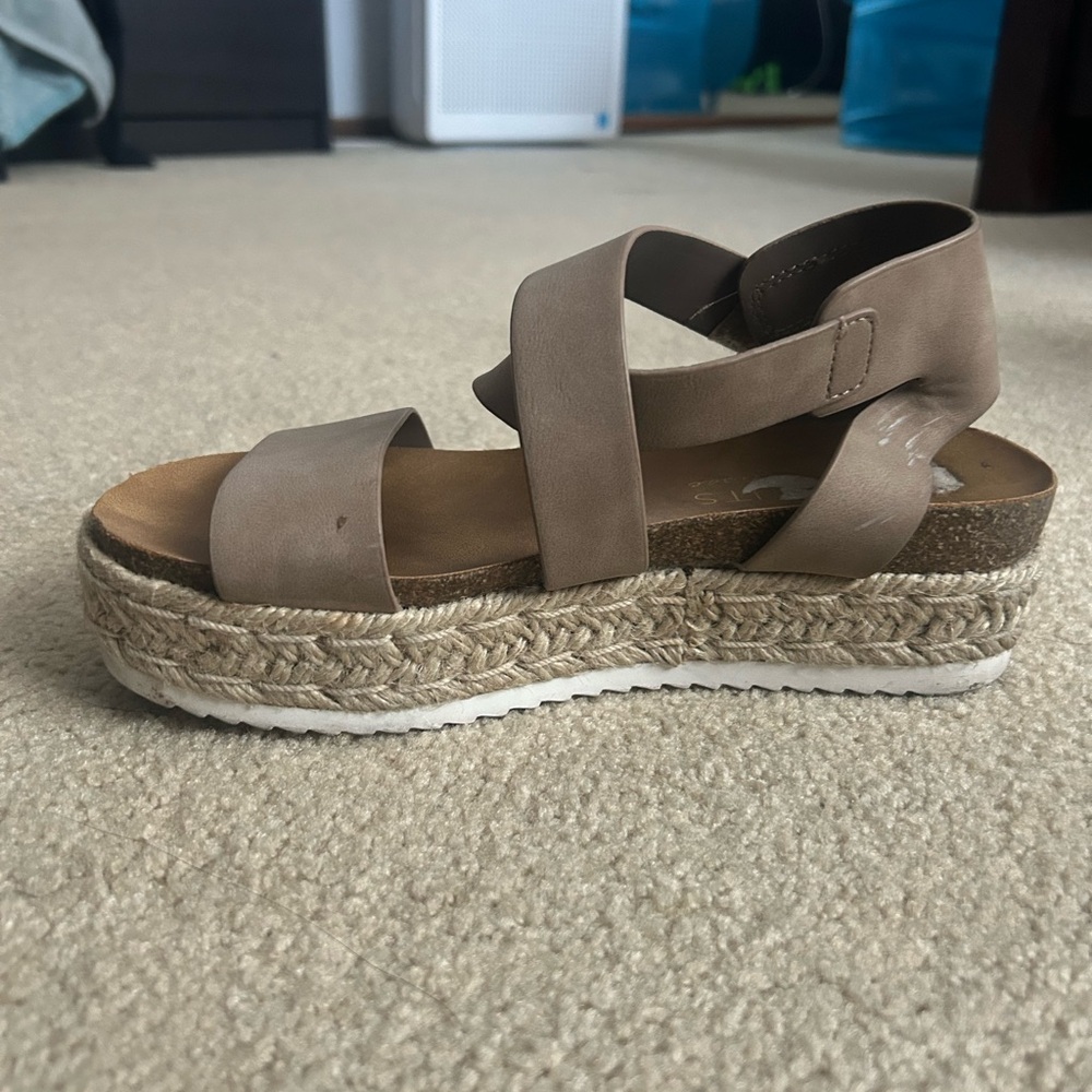 Sandals - Picture 3 of 3